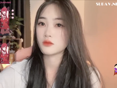 Cô nàng _Aimy_ khoe hàng cực chất trên swag live